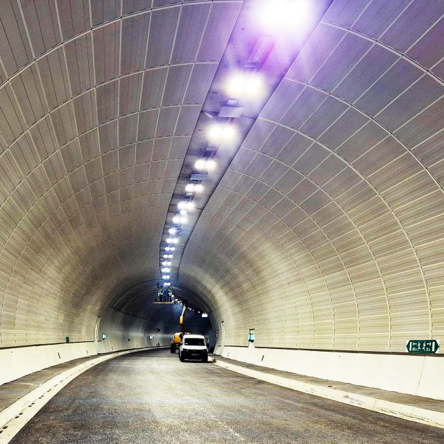 Konovo-Tunnel: Kabelrinnen Hermi-Fast-Klick®